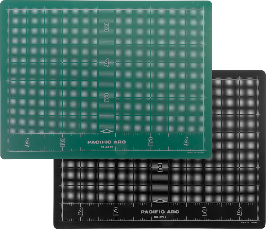 CUTTING MAT BLACK/GREEN 9X12
